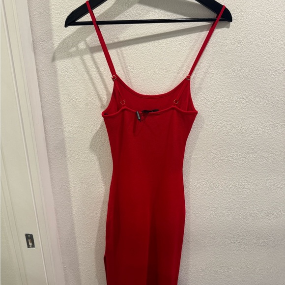 Red mid-length mini strap dress with slit - Picture 3 of 4